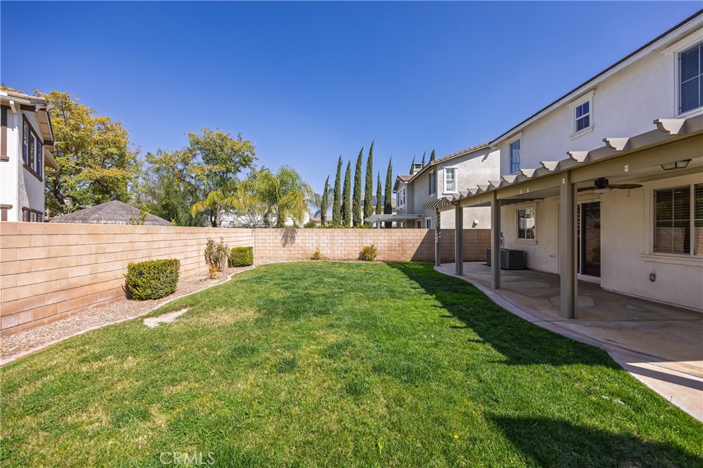 32056 Red Mountain Way Temecula, CA 92592 - Photo 27 of 28 a view of a back yard of the house