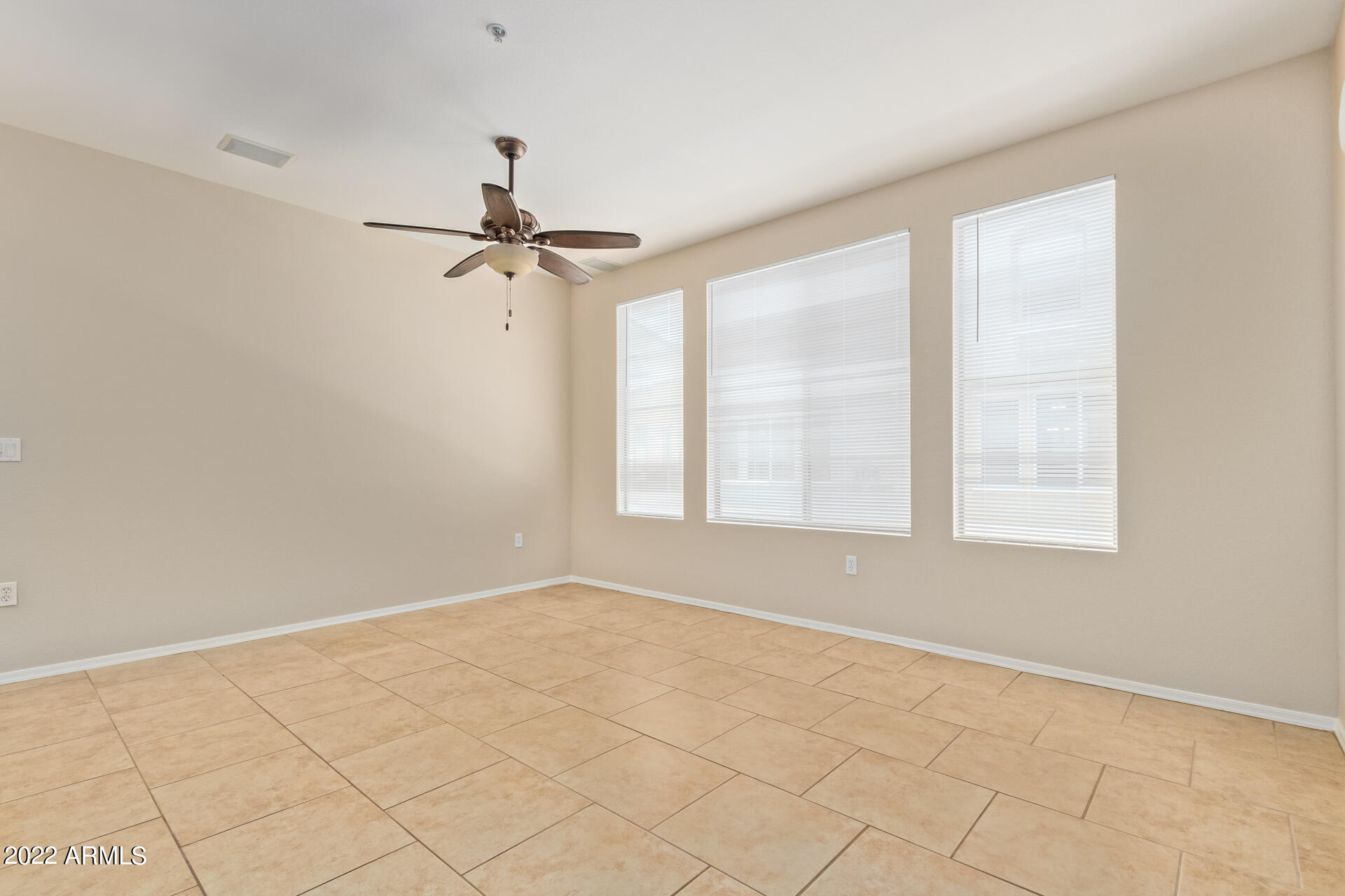 2150 West Alameda Road, Unit 1391 Phoenix, AZ 85085 - Photo 15 of 63 a view of an empty room with a window