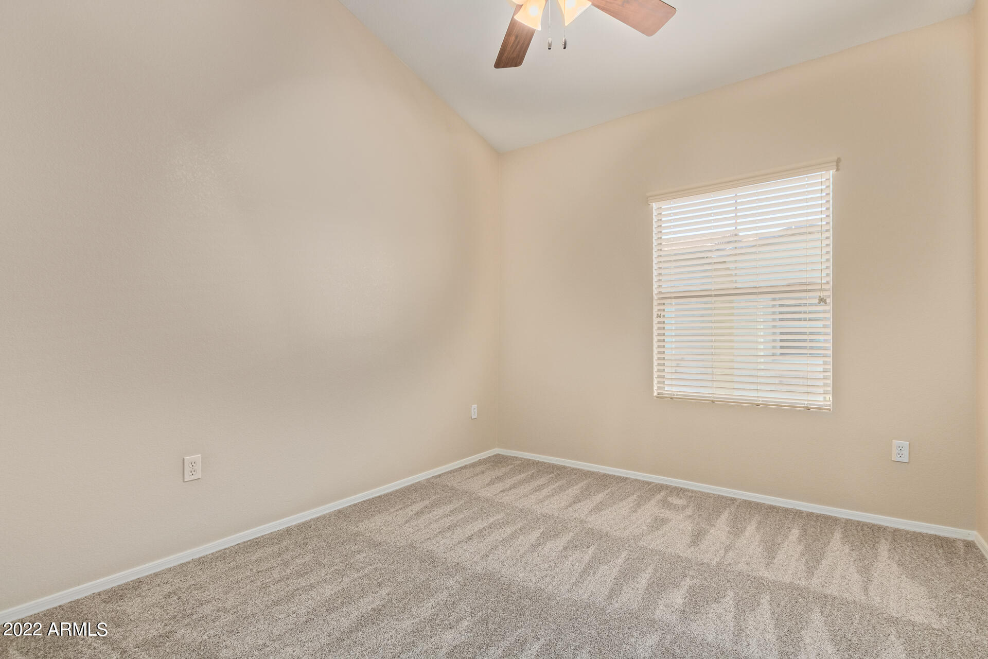2150 West Alameda Road, Unit 1391 Phoenix, AZ 85085 - Photo 32 of 63 an empty room with a window