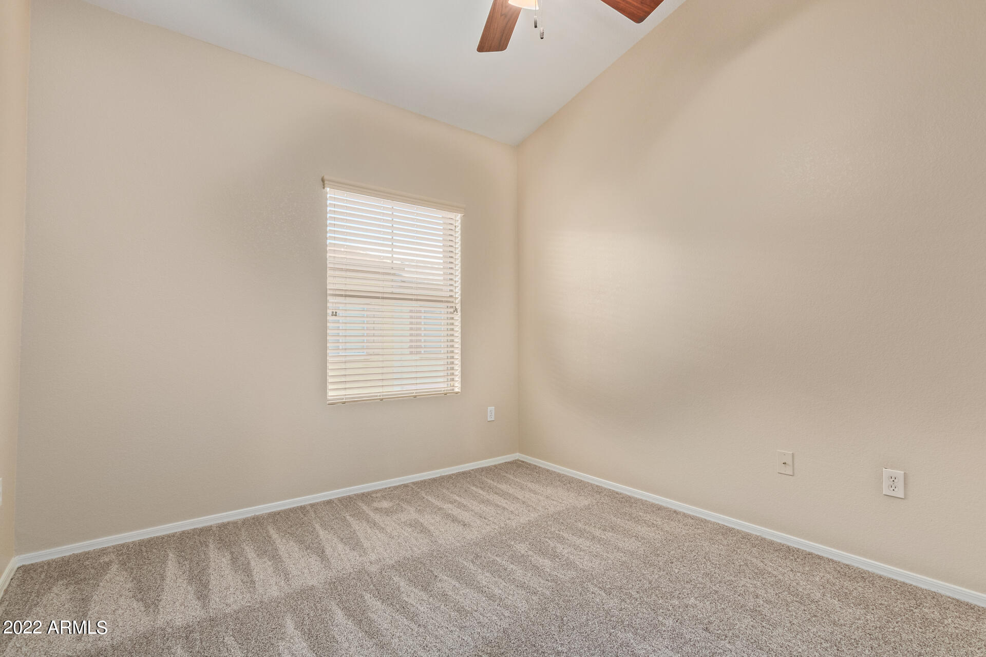2150 West Alameda Road, Unit 1391 Phoenix, AZ 85085 - Photo 33 of 63 an empty room with a window