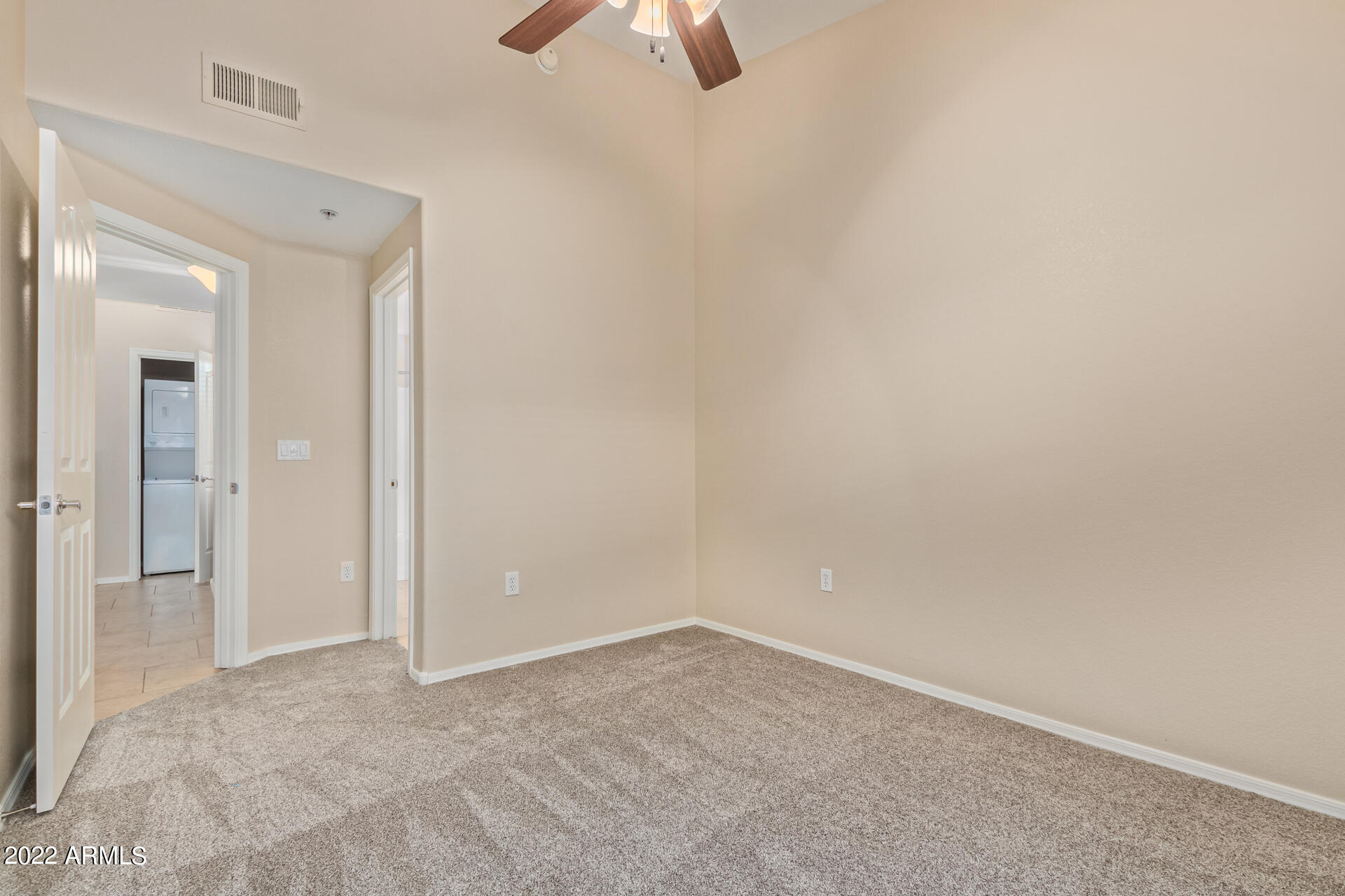 2150 West Alameda Road, Unit 1391 Phoenix, AZ 85085 - Photo 35 of 63 an empty room with closet and windows