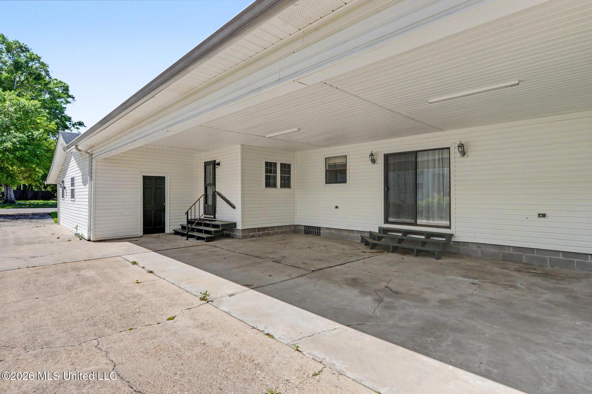4800 Forrest Street Moss Point, MS 39563 - Photo 19 of 26 LARGE BACK CARPORT