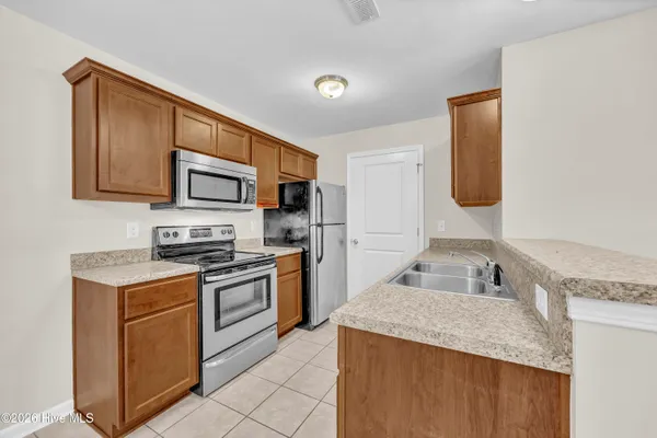 $1,650 | 4429 Jay Bird Circle, Unit 103, Wilmington, NC 28412