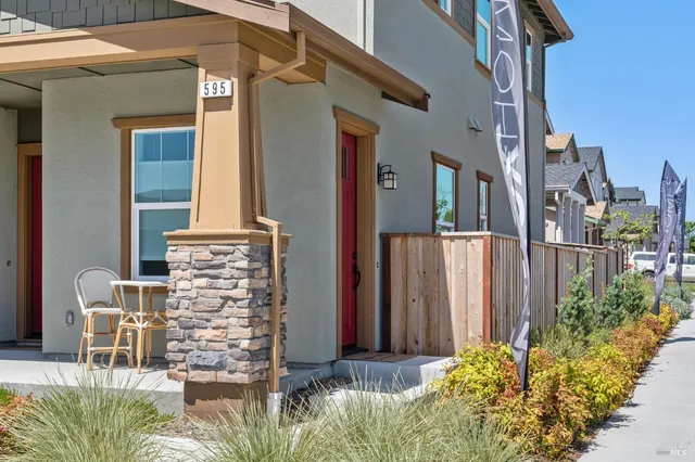 $1,144,000 | 65 Riverbend Lane, Petaluma, CA 94952