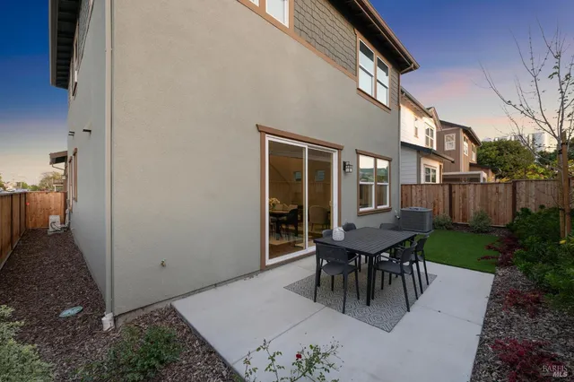 $1,144,000 | 65 Riverbend Lane, Petaluma, CA 94952