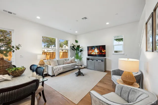 $1,149,880 | 65 Riverbend Lane, Petaluma, CA 94952