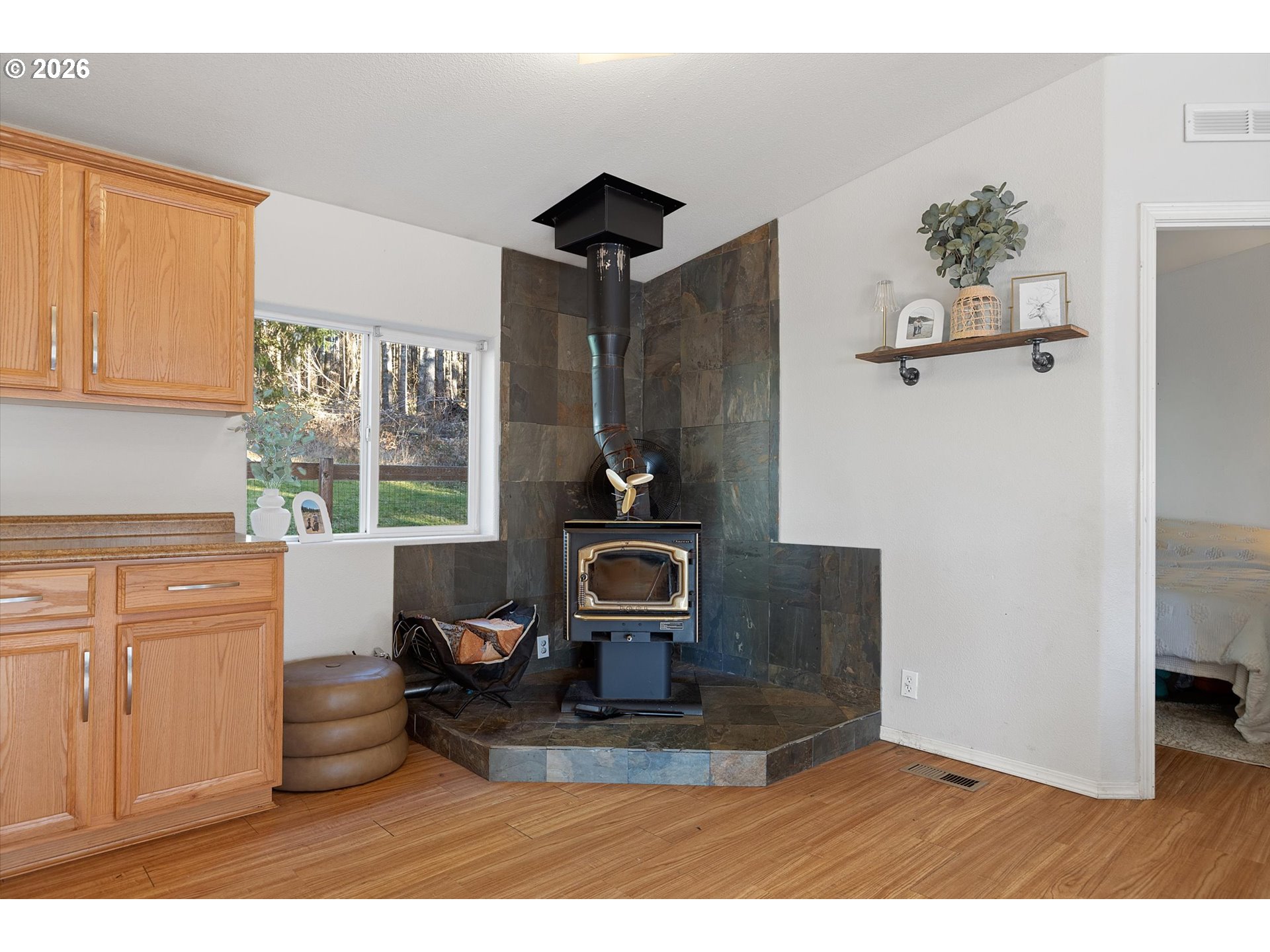 123 North Jade Way Otis, OR 97368 - Photo 6 of 35 Dining Room