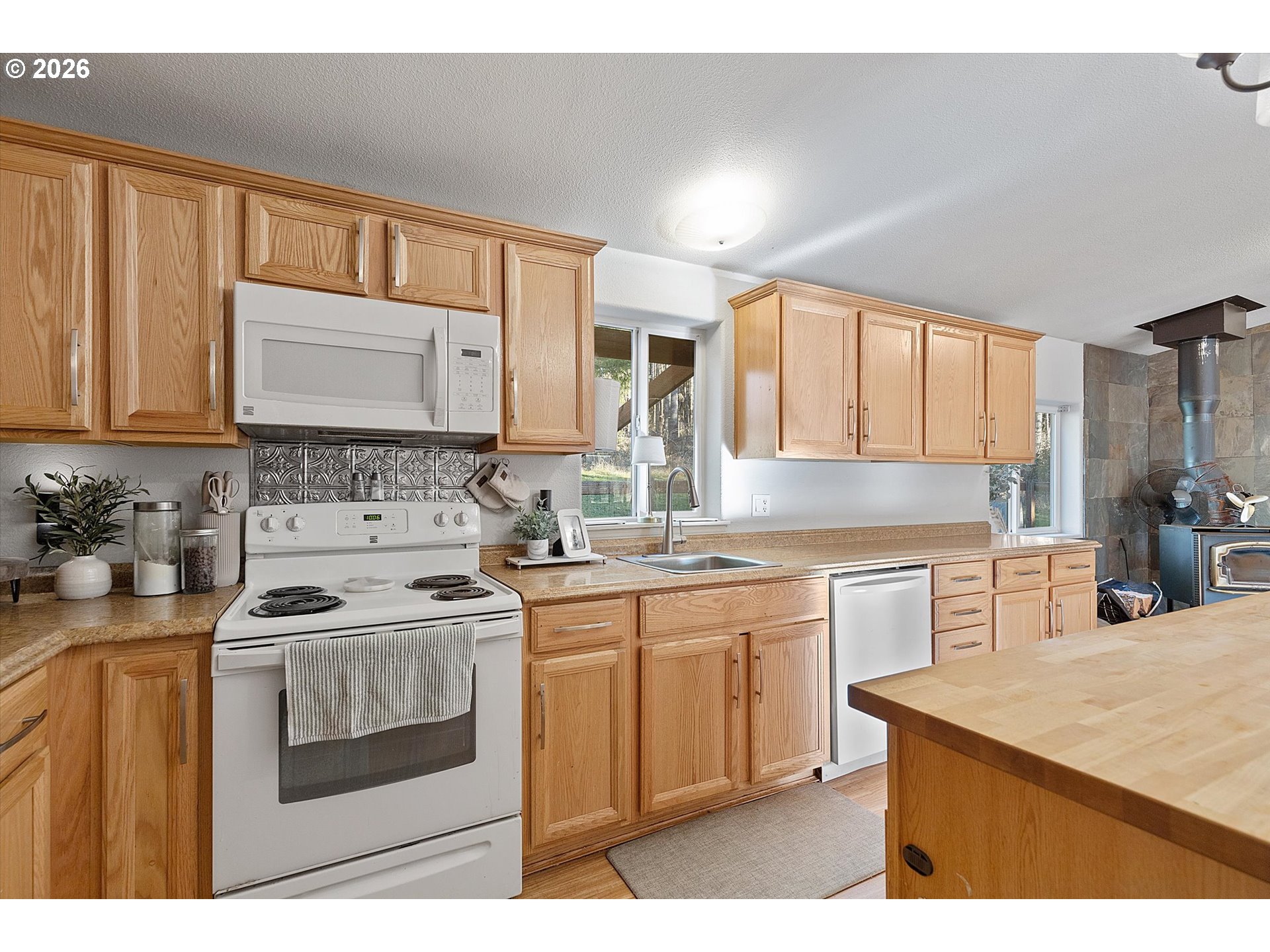 123 North Jade Way Otis, OR 97368 - Photo 9 of 35 Kitchen