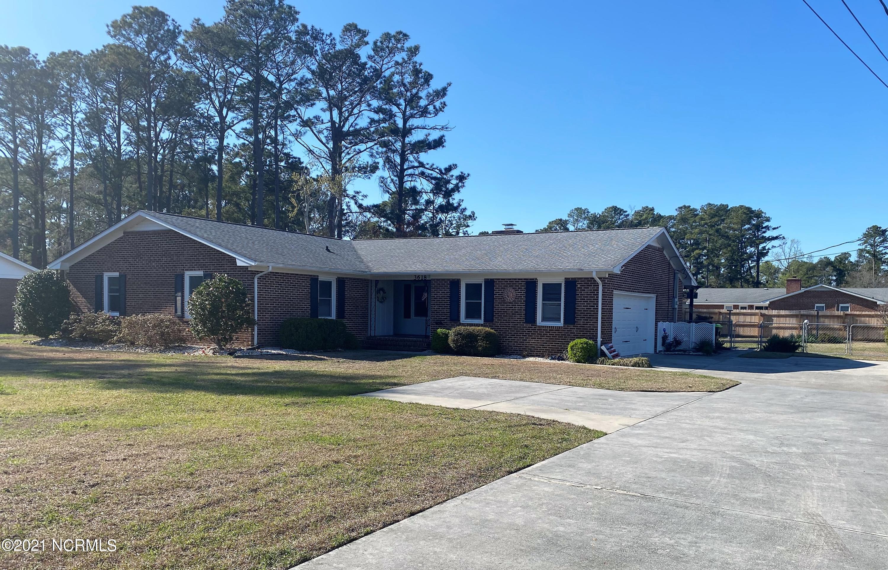 3618 Country Club Road Morehead City, NC 28557 - Photo 2 of 23 3618 Country club side