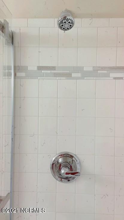 3618 Country Club Road Morehead City, NC 28557 - Photo 22 of 23 3618 Bathroom L