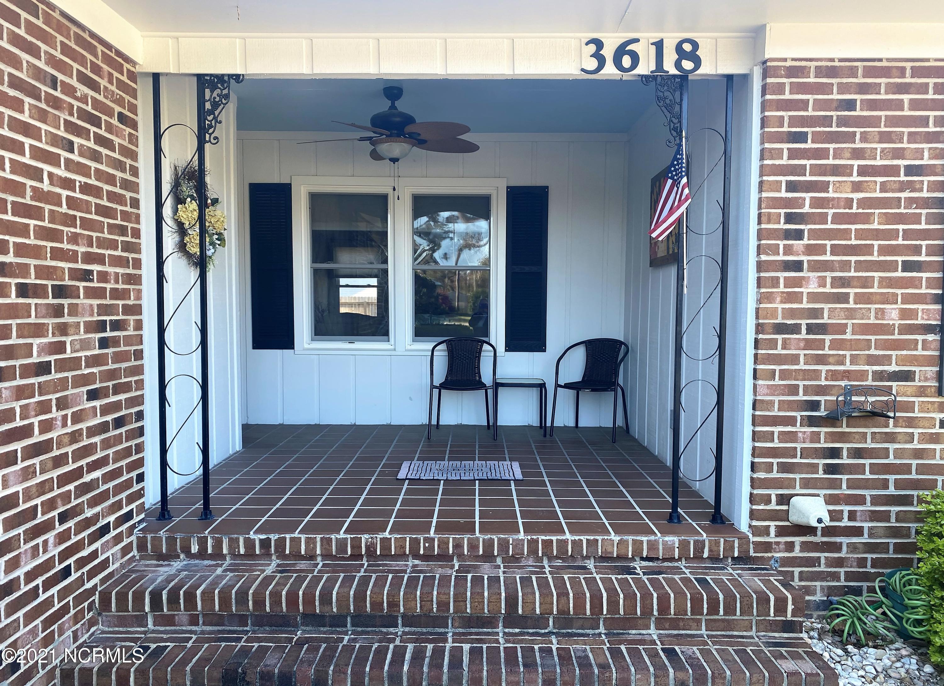 3618 Country Club Road Morehead City, NC 28557 - Photo 3 of 23 3618 country club porch