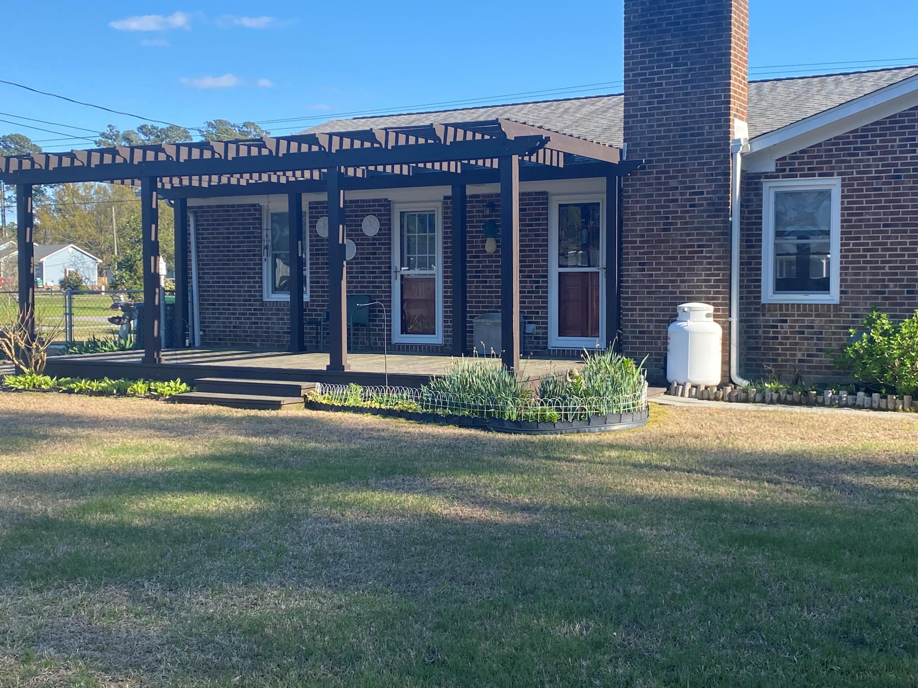 3618 Country Club Road Morehead City, NC 28557 - Photo 7 of 23 3618 back full 2