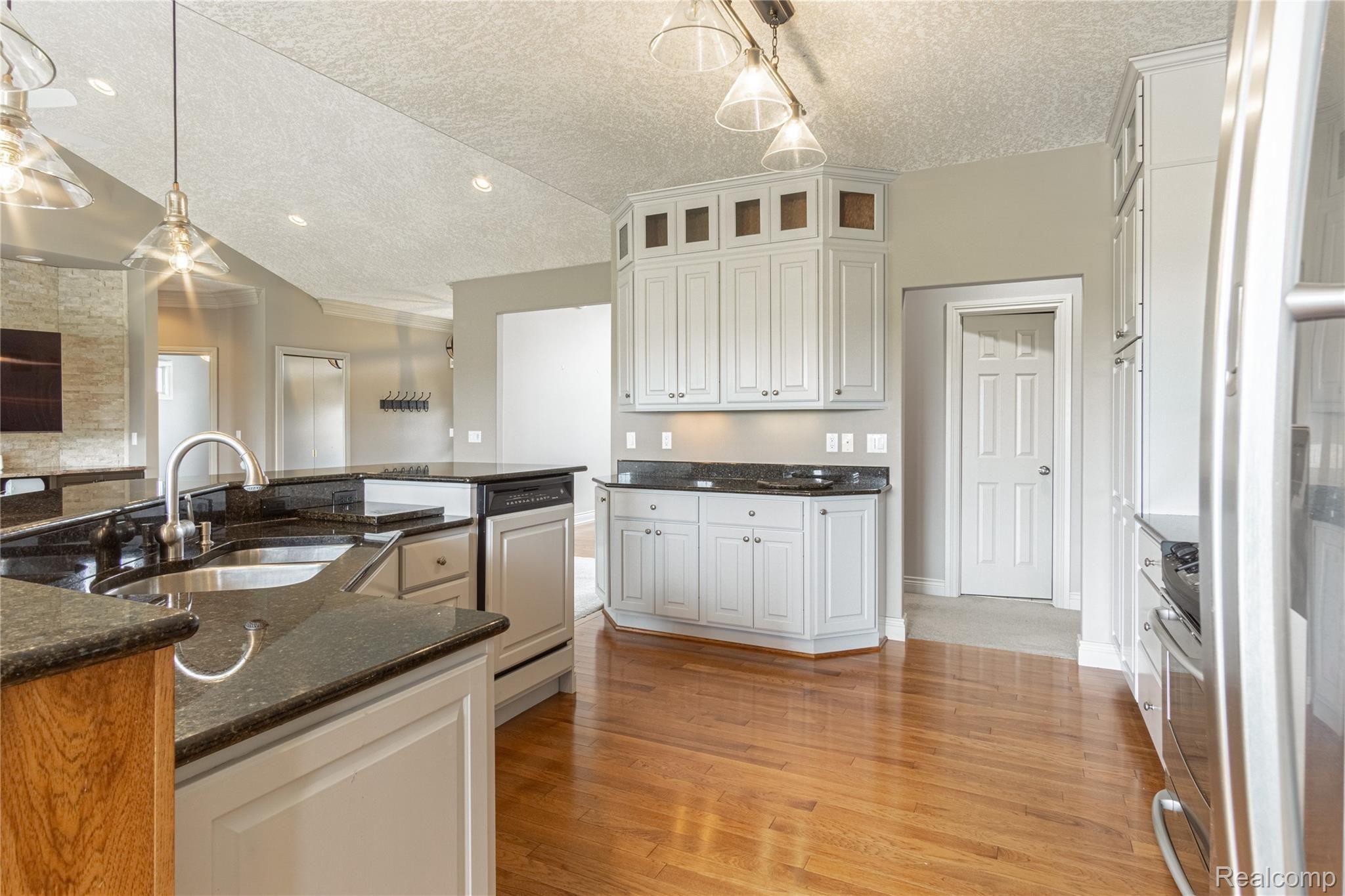 9066 Copper Ridge Circle Davison, MI 48423 - Photo 6 of 51 Interiors (15 of 71).jpg