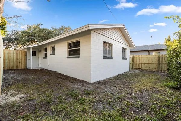 a view of a house with a backyard
