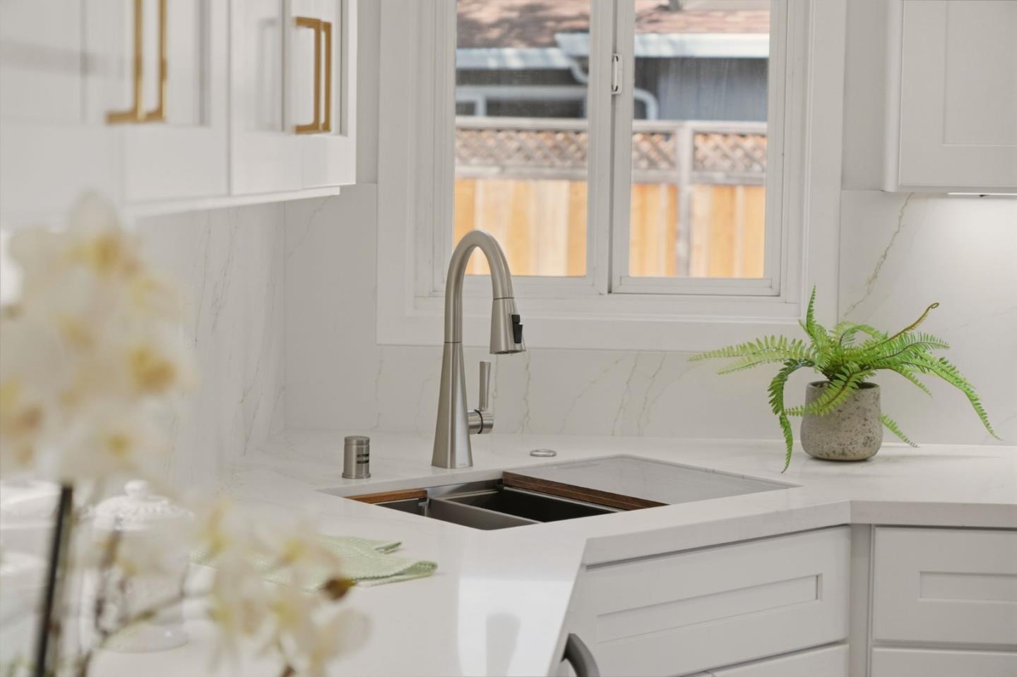 774 Ridge Rd. Santa Clara, CA 95051 - Photo 11 of 50 a bathroom with a sink and a mirror