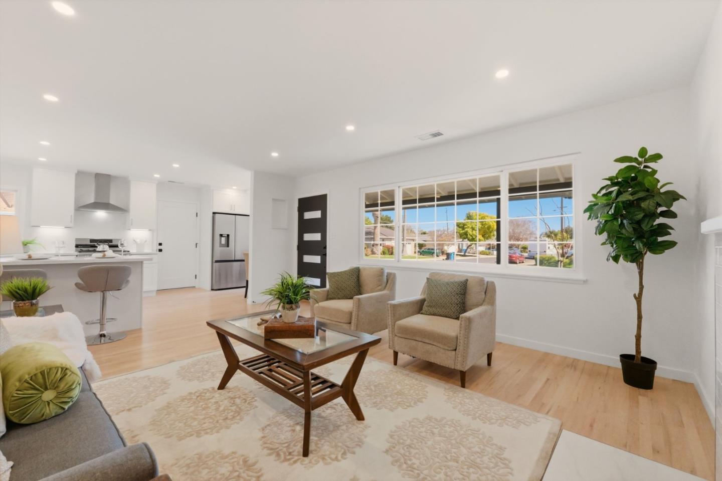 774 Ridge Rd. Santa Clara, CA 95051 - Photo 5 of 50 a living room with furniture and a potted plant
