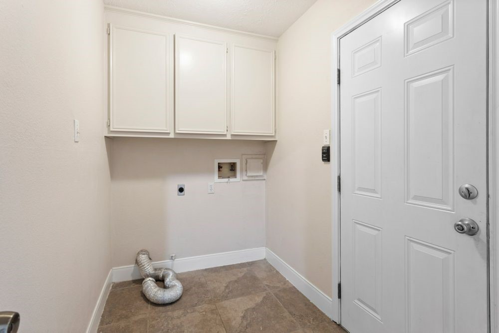 509 Teal Drive Dickinson, TX 77539 - Photo 17 of 23 a view of an empty room