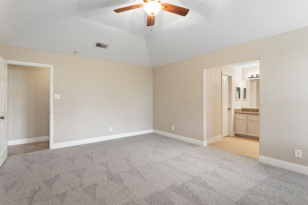 509 Teal Drive Dickinson, TX 77539 - Photo 10 of 23 a view of a kitchen