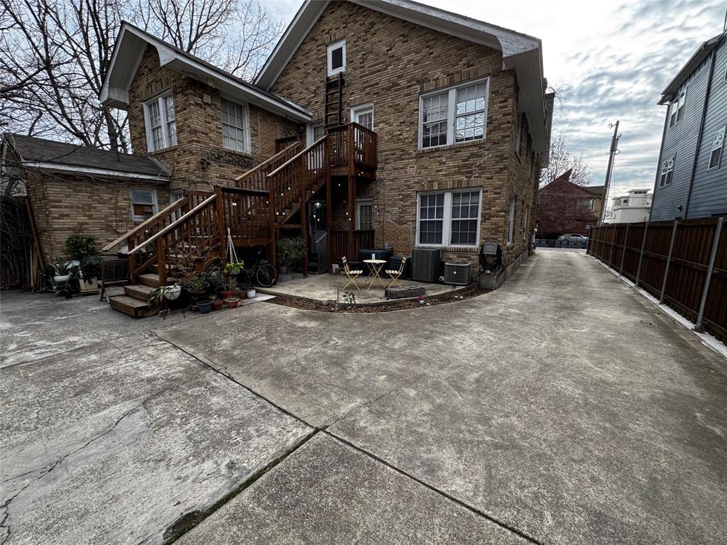 5321 Reiger Avenue, Unit 1 Dallas, TX 75214 - Photo 18 of 18 a view of a room with gym equipment