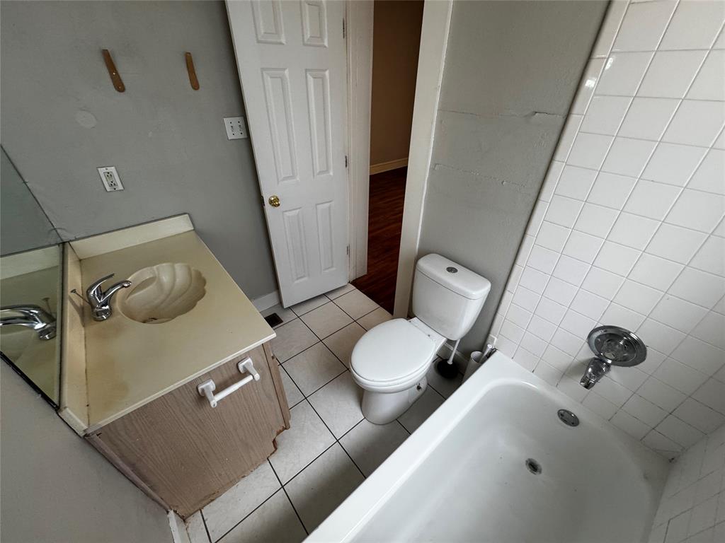5321 Reiger Avenue, Unit 1 Dallas, TX 75214 - Photo 6 of 18 a bathroom with a sink and toilet
