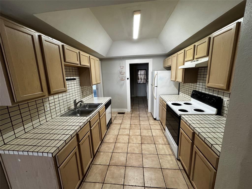 5321 Reiger Avenue, Unit 1 Dallas, TX 75214 - Photo 8 of 18 a kitchen with a sink stove top oven and refrigerator