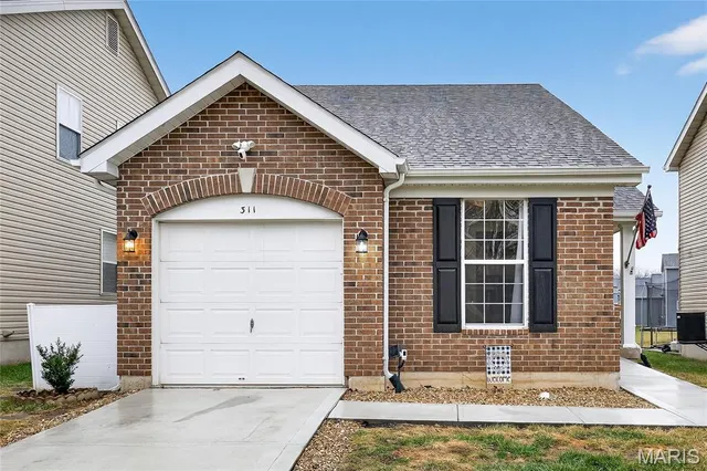 $259,900 | 311 Burning Brook Drive, O'Fallon, MO 63366
