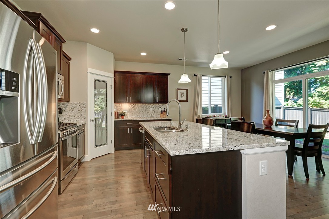 11018 Southeast 184th Place Renton, WA 98055 - Photo 5 of 25 Gallery Image 5