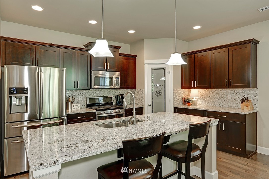 11018 Southeast 184th Place Renton, WA 98055 - Photo 6 of 25 Gallery Image 6