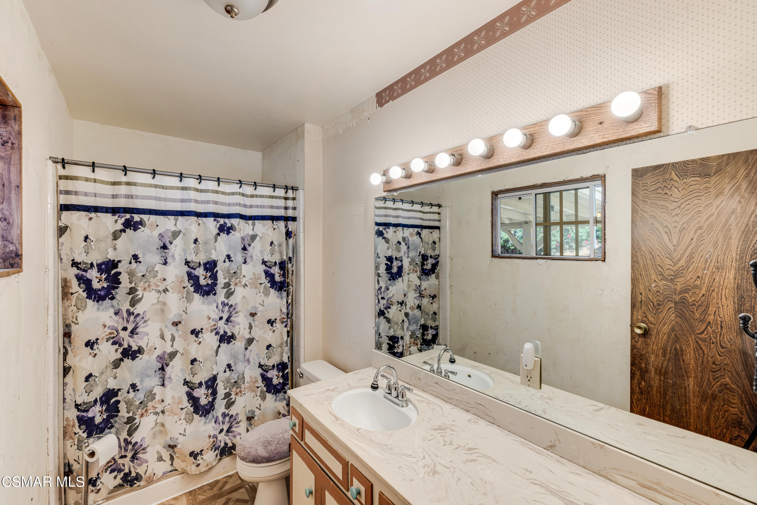 3379 Weatherford Court Simi Valley, CA 93063 - Photo 17 of 39 a bathroom with a sink toilet and shower