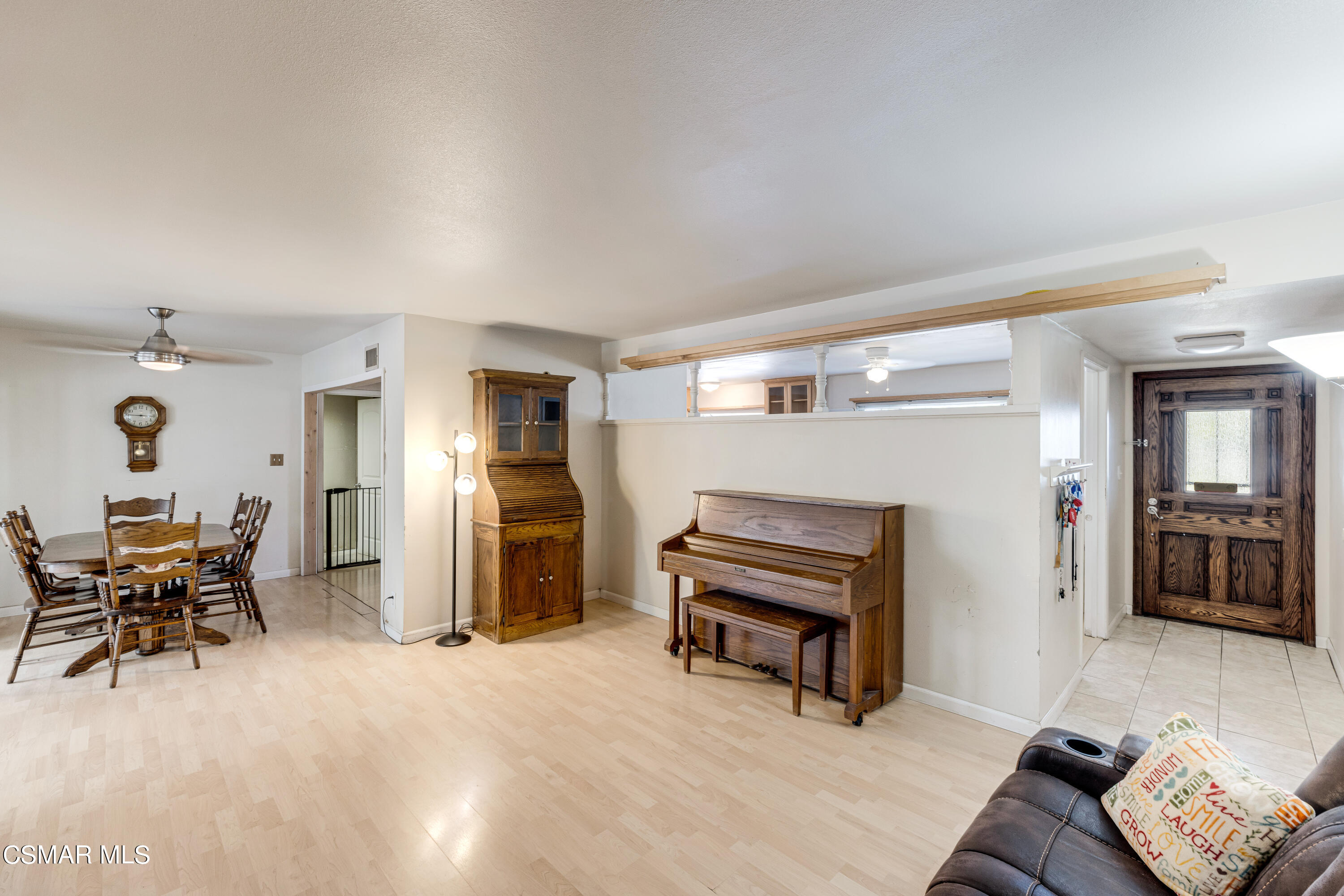 3379 Weatherford Court Simi Valley, CA 93063 - Photo 27 of 39 a living room with furniture