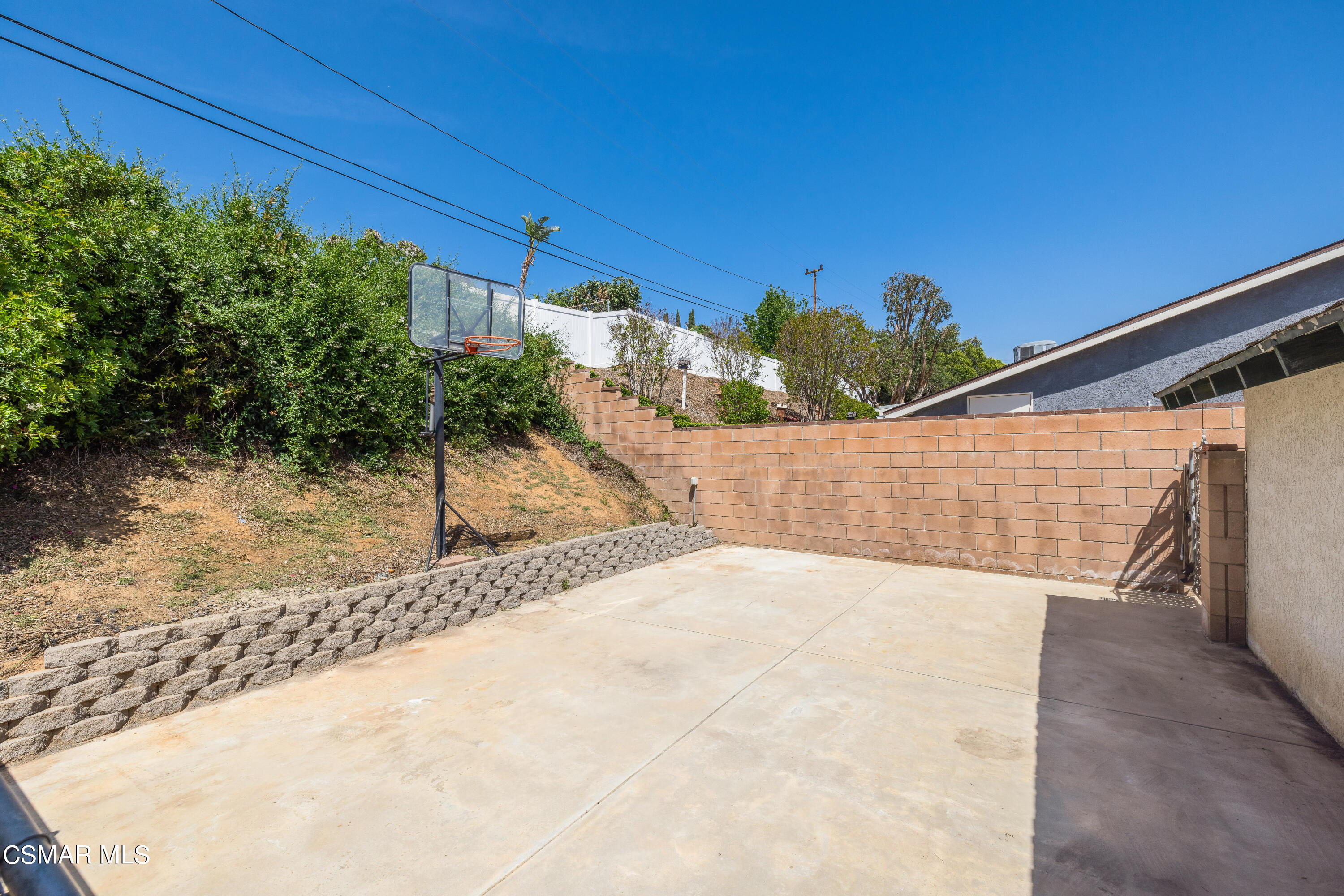 3379 Weatherford Court Simi Valley, CA 93063 - Photo 6 of 39 a view of a backyard