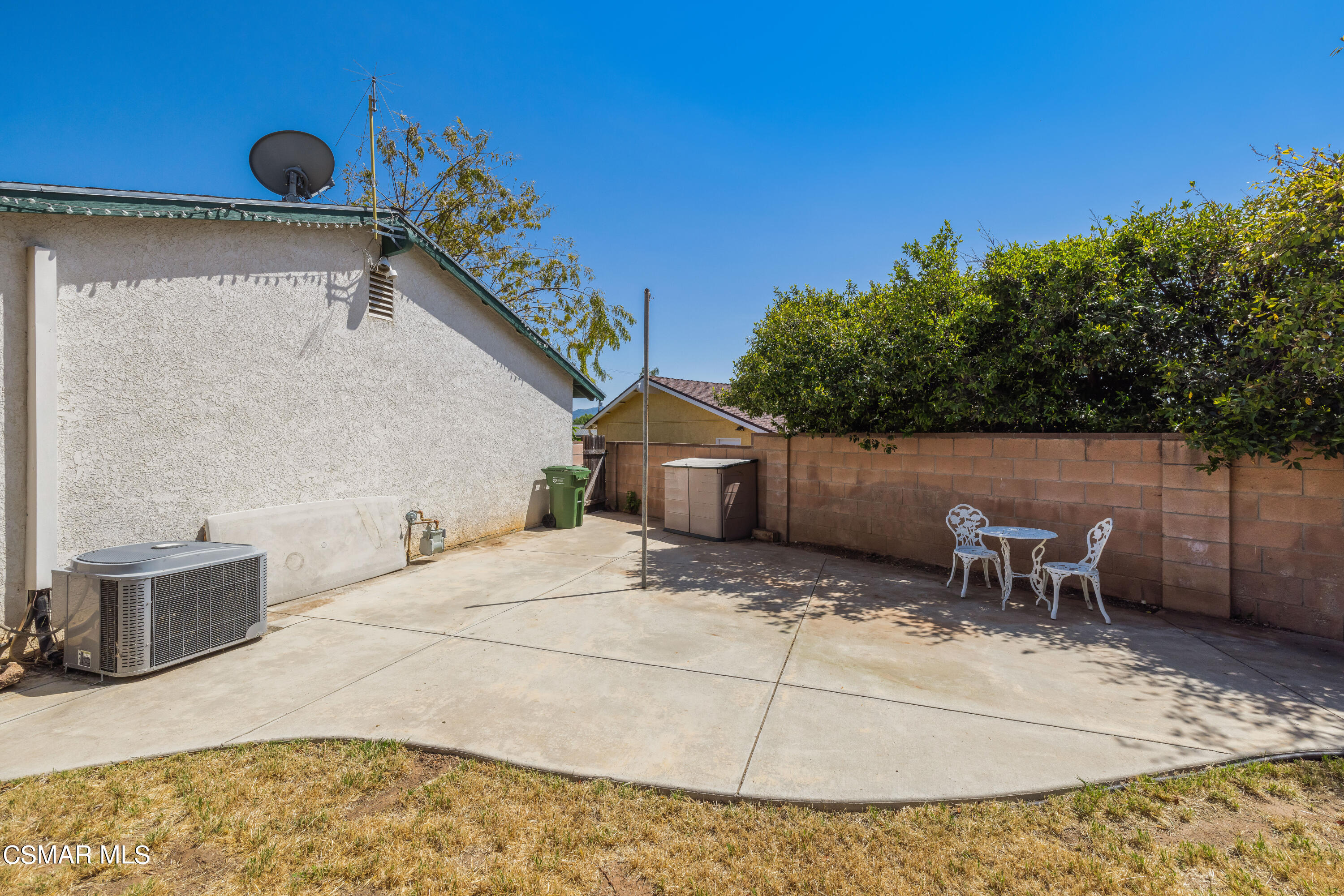 3379 Weatherford Court Simi Valley, CA 93063 - Photo 10 of 39 a view of a chairs and table in backyard