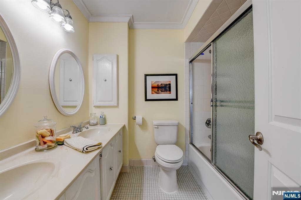 598 Sanderling Court Secaucus, NJ 07094 - Photo 3 of 12