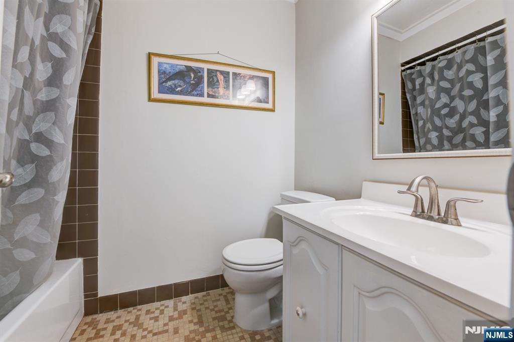 598 Sanderling Court Secaucus, NJ 07094 - Photo 6 of 12