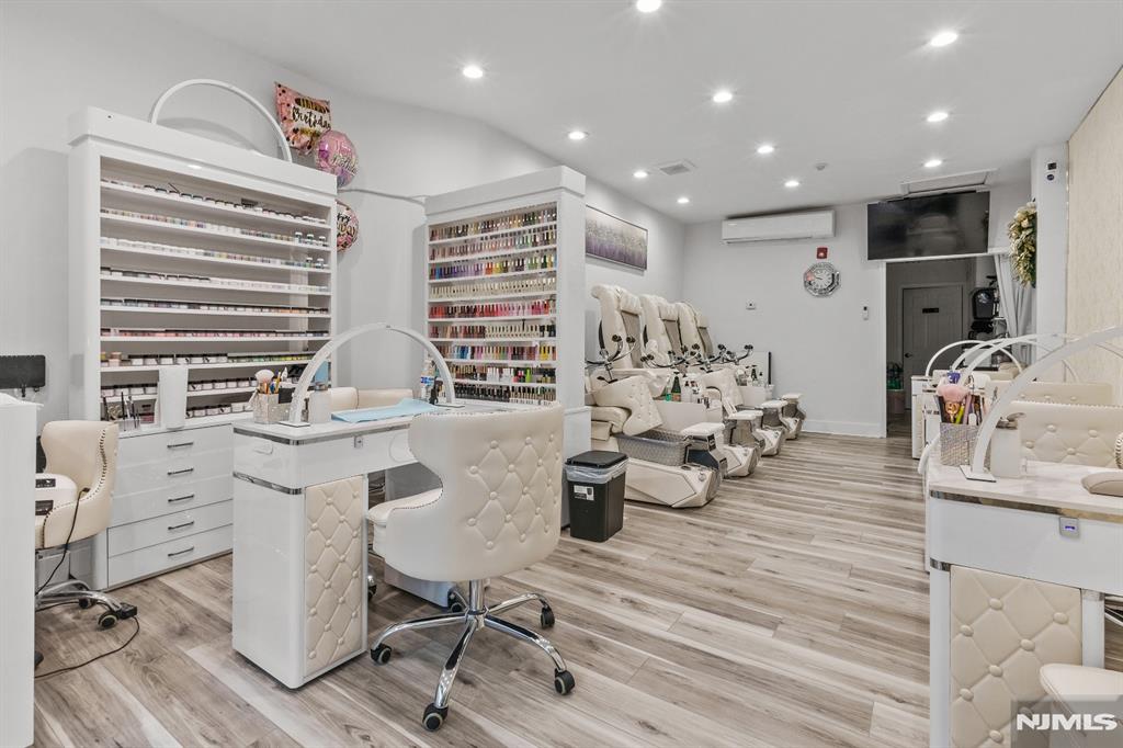 440 52nd Street West New York, NJ 07093 - Photo 2 of 8