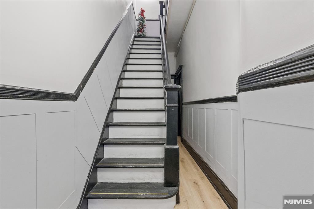 440 52nd Street West New York, NJ 07093 - Photo 4 of 8