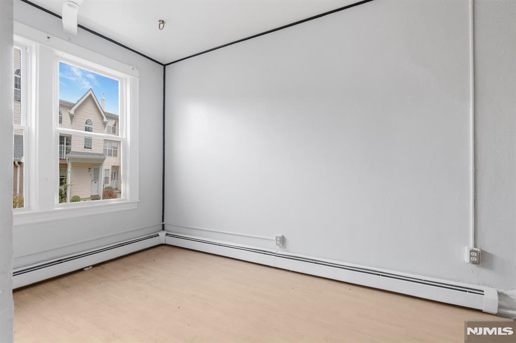 440 52nd Street West New York, NJ 07093 - Photo 6 of 8