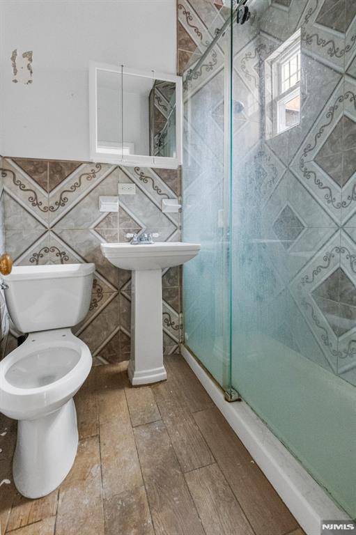 440 52nd Street West New York, NJ 07093 - Photo 7 of 8