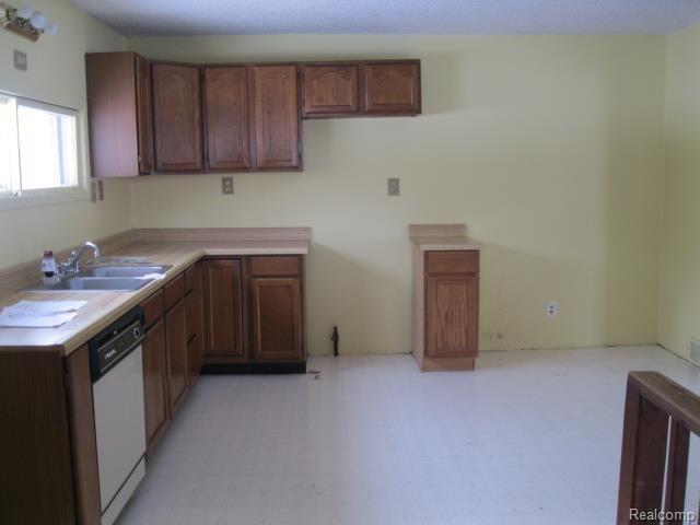 2397 Belsay Road Burton, MI 48519 - Photo 17 of 33 IMG_8070.jpg