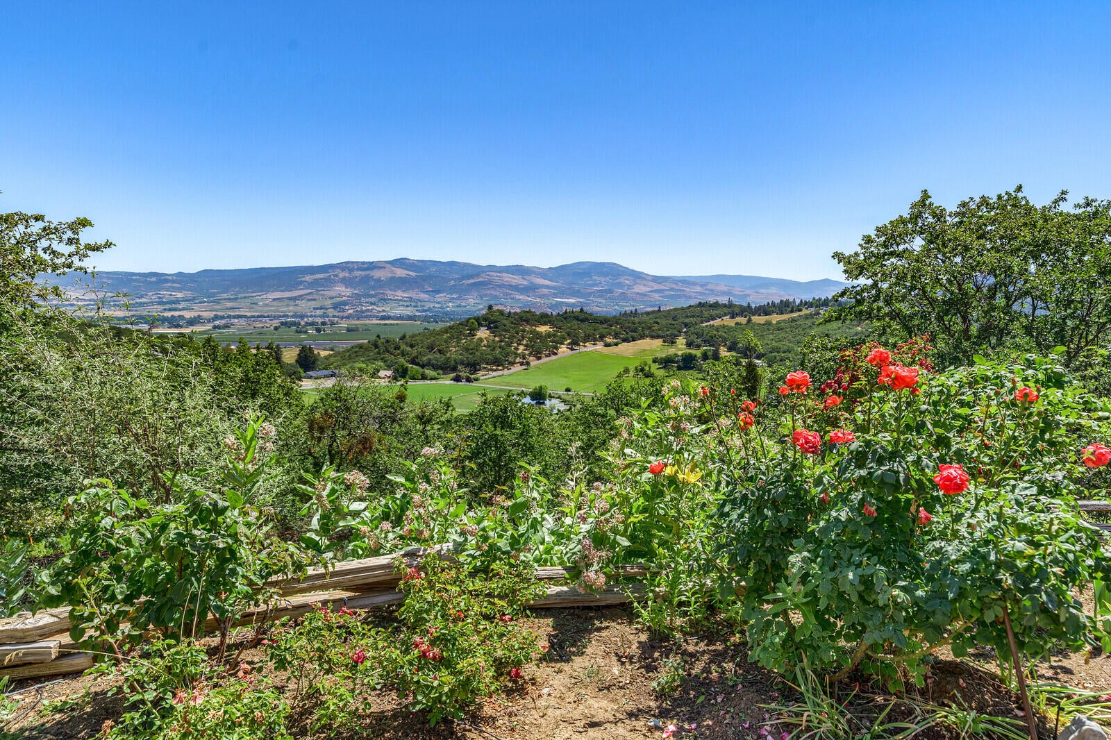 5196 Pioneer Road Medford, OR 97501 - Photo 41 of 94 Views!