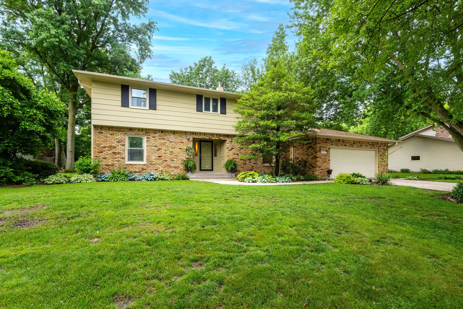 2205 Winding Hill Road Davenport, IA 52807 - Photo 4 of 64