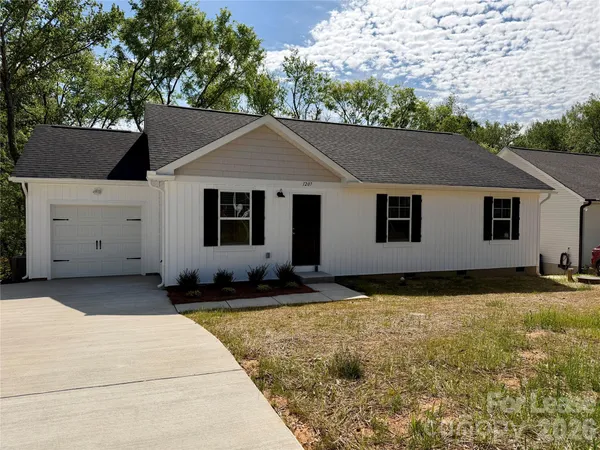 $1,900 | 1207 Suncrest Avenue, Statesville, NC 28677