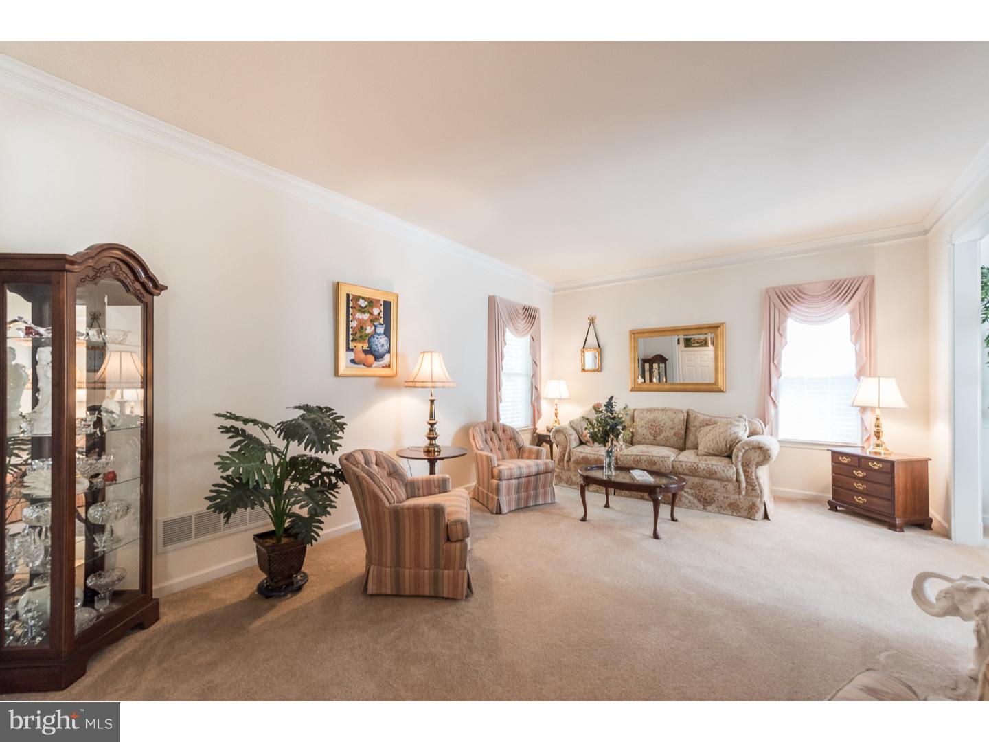 305 West Knowlton Road Aston, PA 19014 - Photo 5 of 25 Living Room