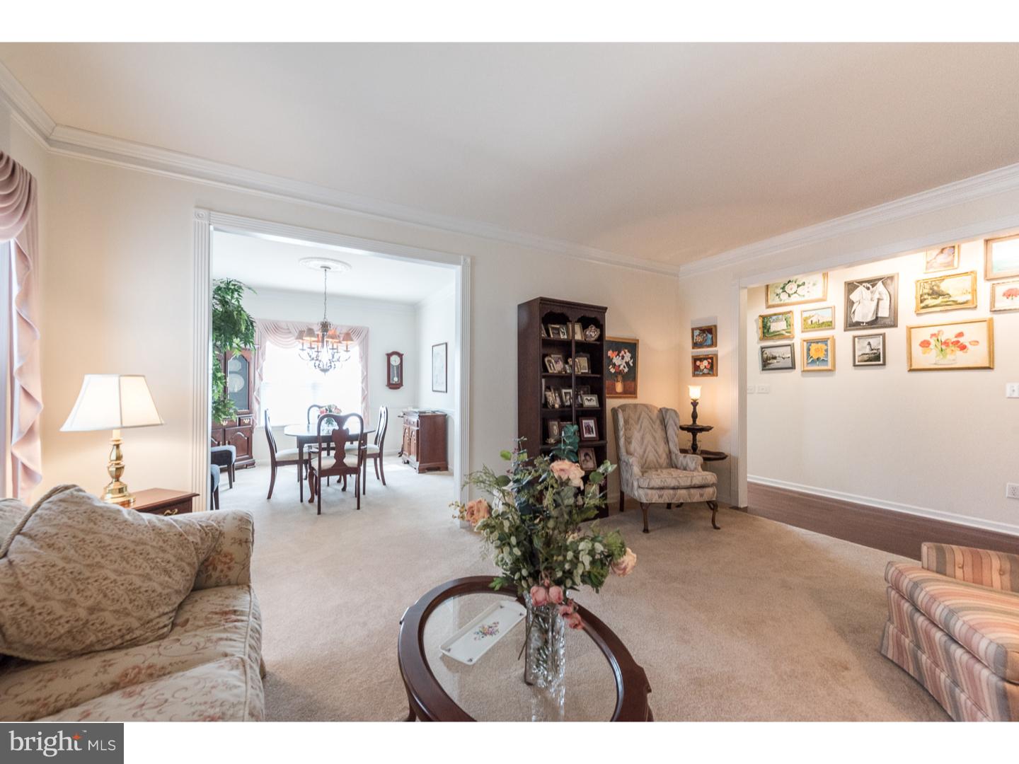 305 West Knowlton Road Aston, PA 19014 - Photo 6 of 25 Living Room