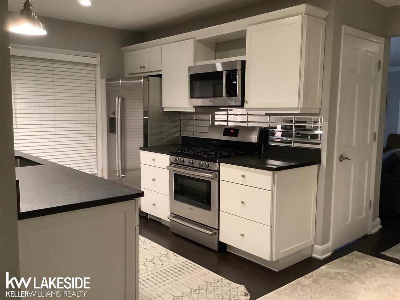 275 Lothrop Road Grosse Pointe, MI 48236 - Photo 8 of 30 50064150-7.JPG