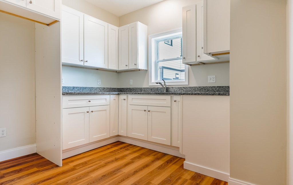 833 Grinnell Street Fall River, MA 02721 - Photo 5 of 42