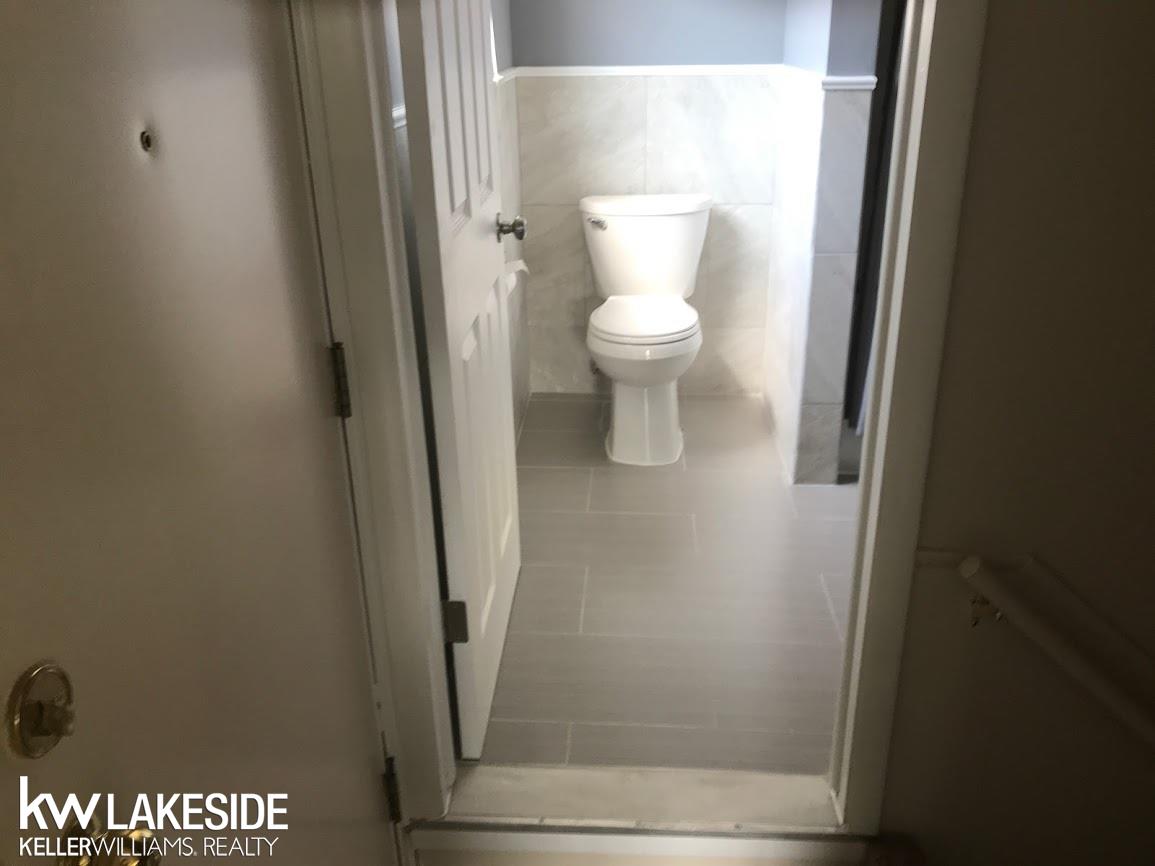 32335 Ruehle Avenue Warren, MI 48093 - Photo 17 of 24 31349460-17.JPG