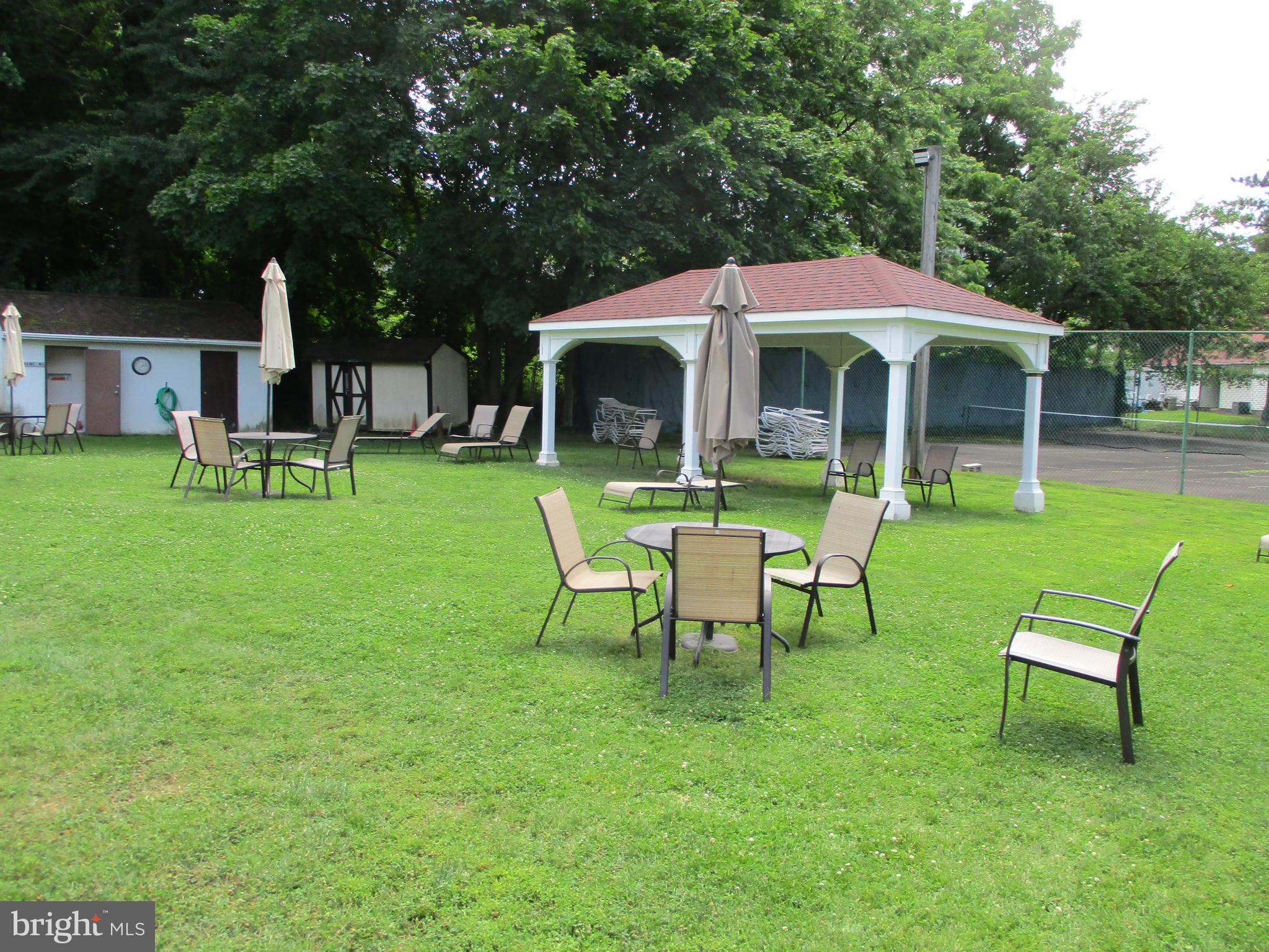 301 Byberry Road, Unit A29 Philadelphia, PA 19116 - Photo 44 of 49 Poolside picnic area
