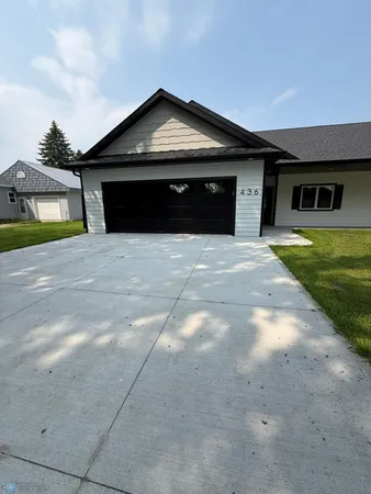 $330,000 | 436 4th Street, Wyndmere, ND 58081