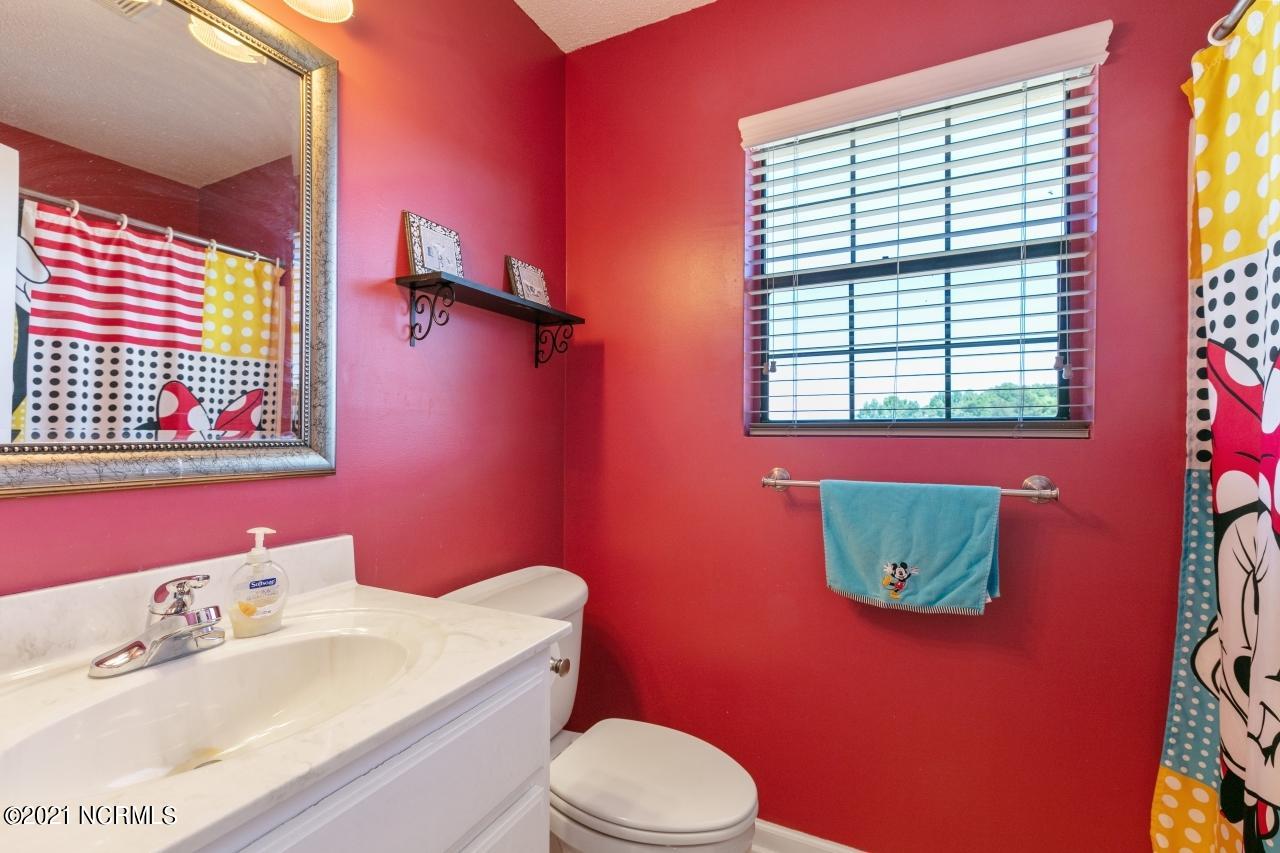 7801 Old Smithfield Road Bailey, NC 27807 - Photo 25 of 34 Hall Bath